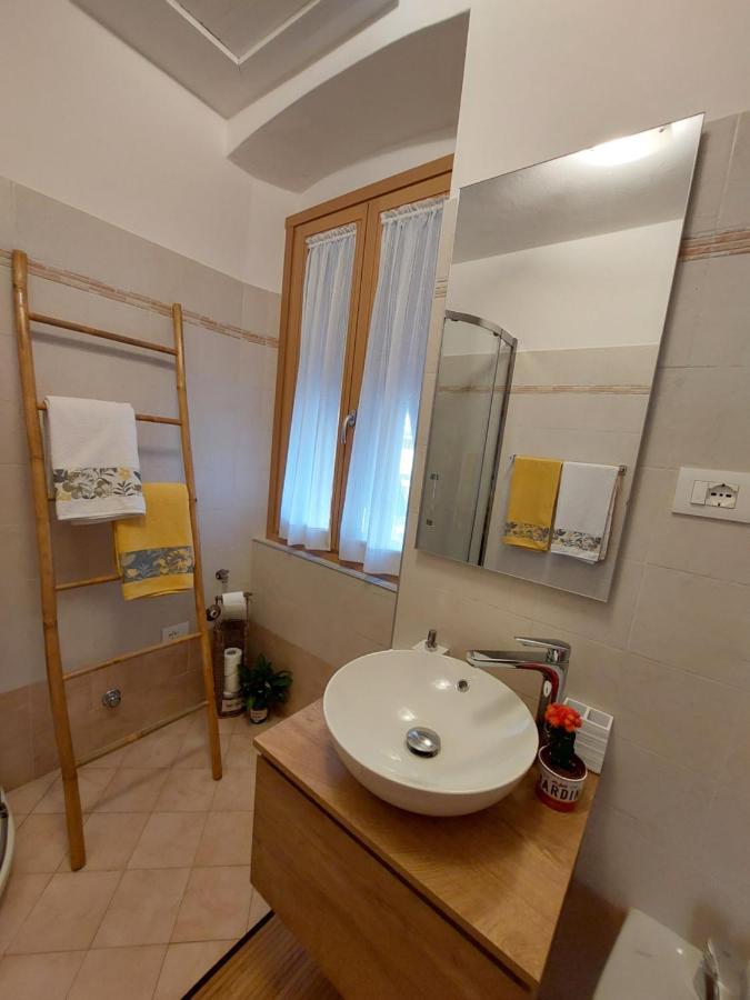 La Bougainville - Luxury Apartment Torbole Sul Garda Exteriör bild