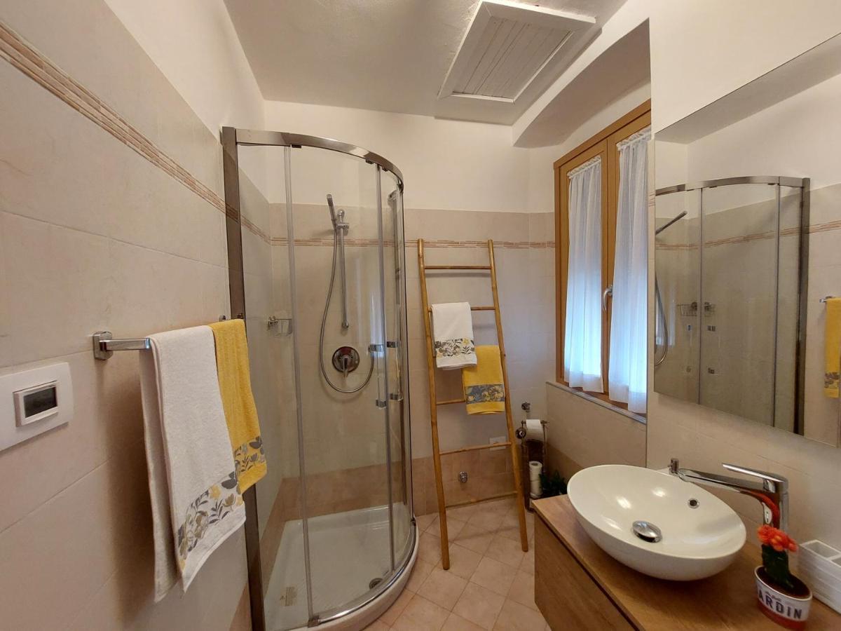 La Bougainville - Luxury Apartment Torbole Sul Garda Exteriör bild