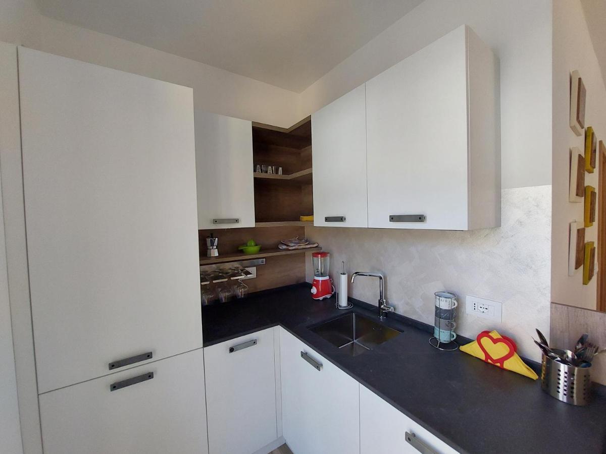 La Bougainville - Luxury Apartment Torbole Sul Garda Exteriör bild