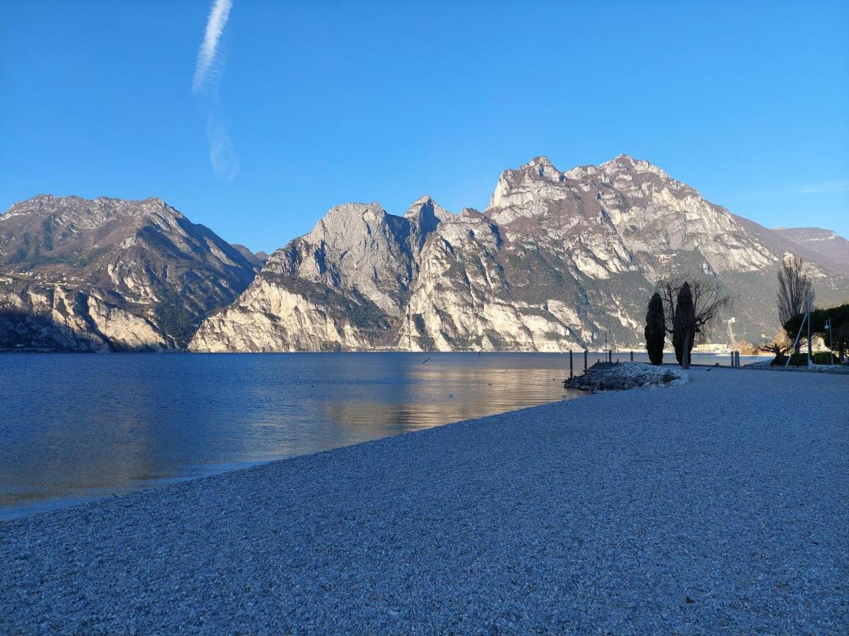 La Bougainville - Luxury Apartment Torbole Sul Garda Exteriör bild