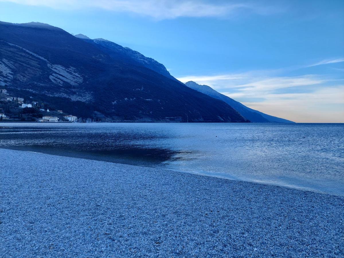 La Bougainville - Luxury Apartment Torbole Sul Garda Exteriör bild