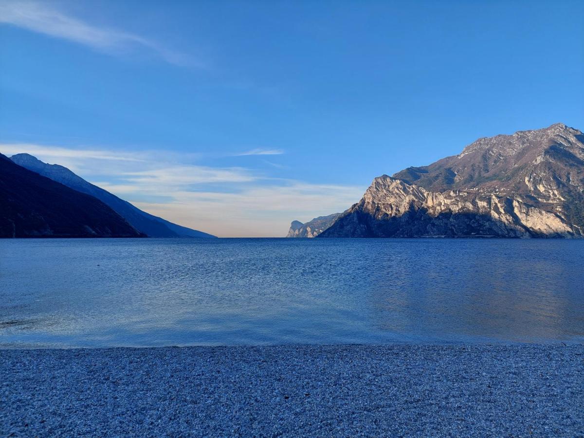 La Bougainville - Luxury Apartment Torbole Sul Garda Exteriör bild