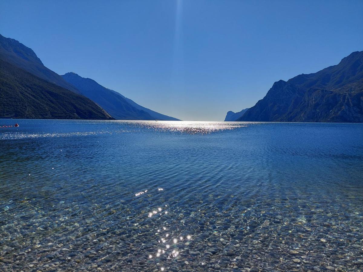 La Bougainville - Luxury Apartment Torbole Sul Garda Exteriör bild