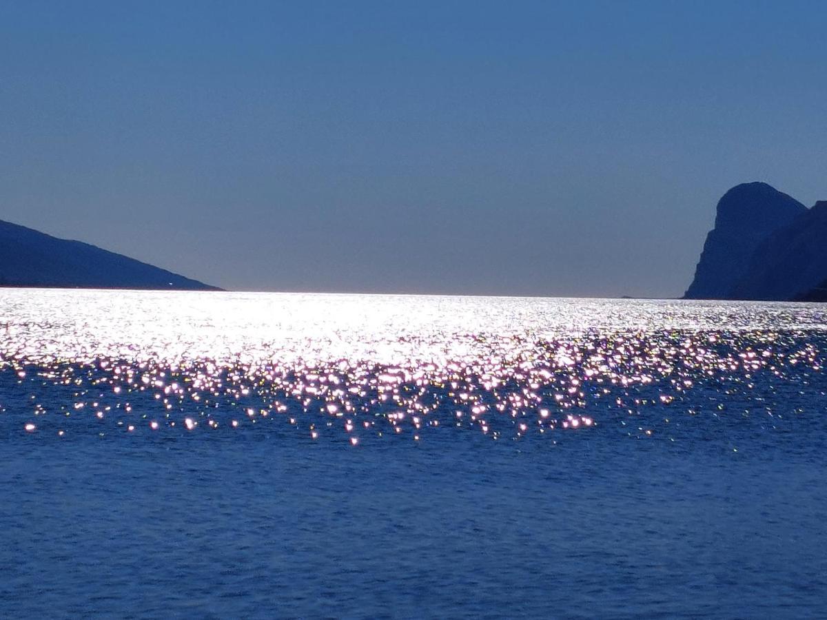 La Bougainville - Luxury Apartment Torbole Sul Garda Exteriör bild