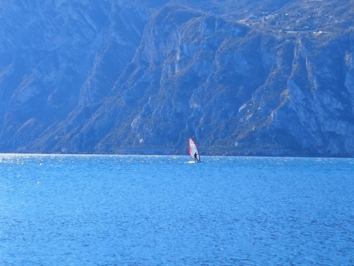 La Bougainville - Luxury Apartment Torbole Sul Garda Exteriör bild