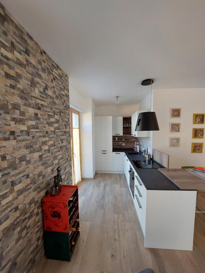 La Bougainville - Luxury Apartment Torbole Sul Garda Exteriör bild