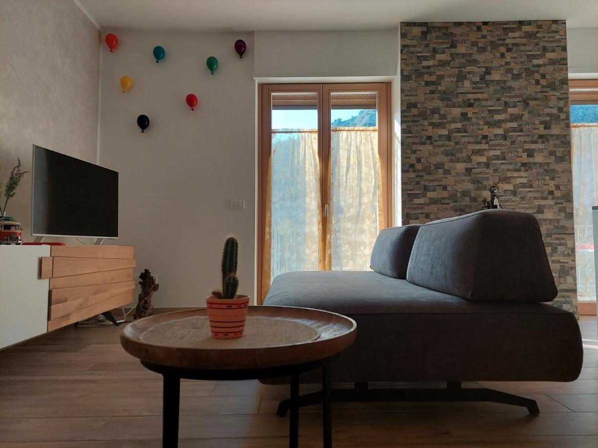 La Bougainville - Luxury Apartment Torbole Sul Garda Exteriör bild