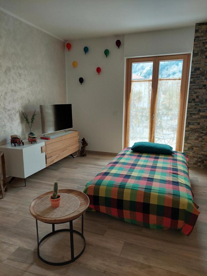 La Bougainville - Luxury Apartment Torbole Sul Garda Exteriör bild